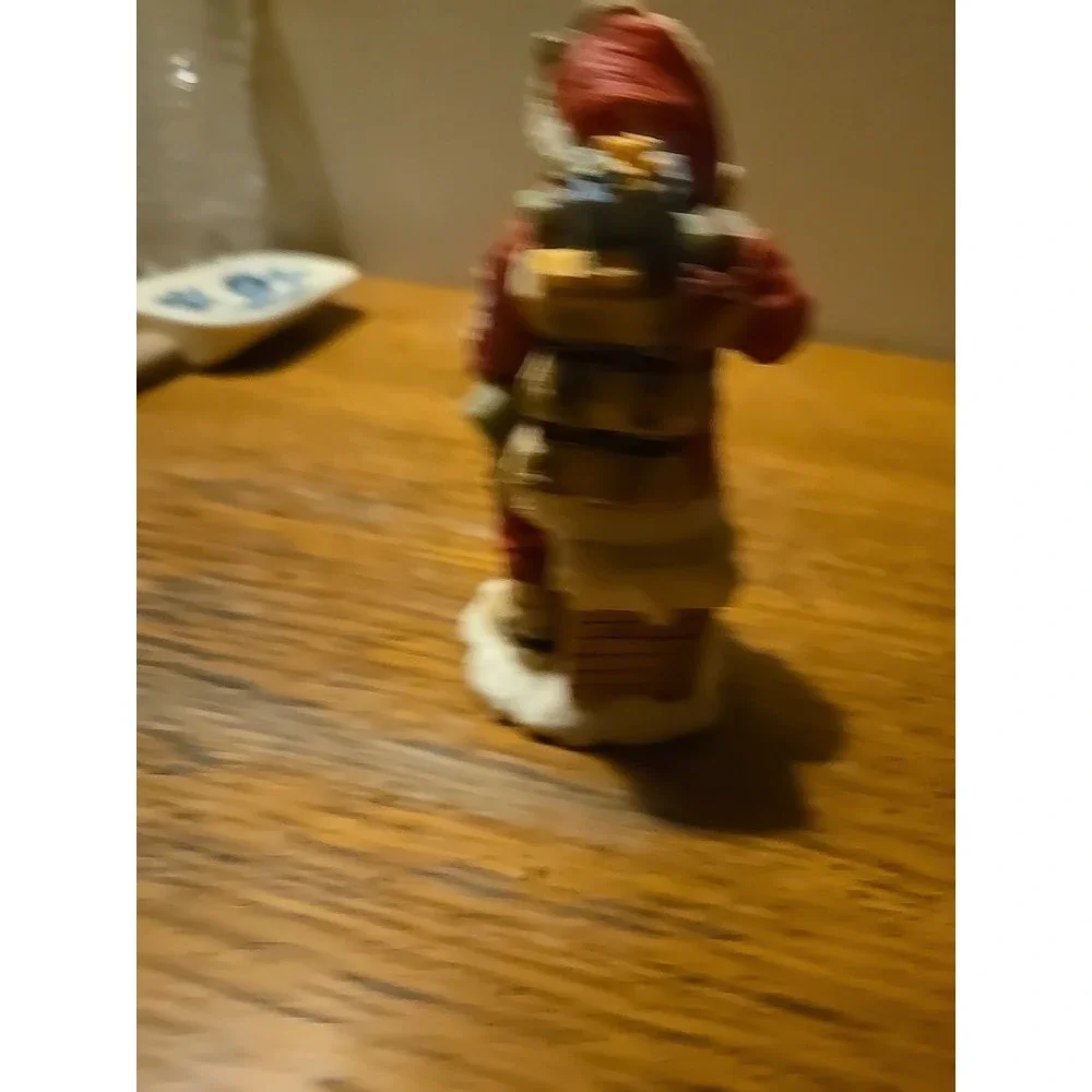The‎ International Santa Claus Collection Santa Figurine